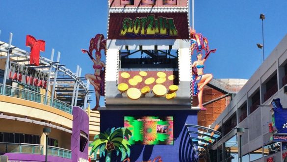 Fotodagbog fra Las Vegas - SlotZilla på Fremont Street - Verdens største spillemaskine - Rejsdiglykkelig.dk