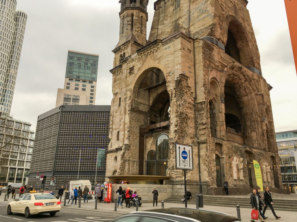 Must see seværdigheder i Berlin - Kaiser Wilhelm Kirche - Rejsdiglykkelig.dk