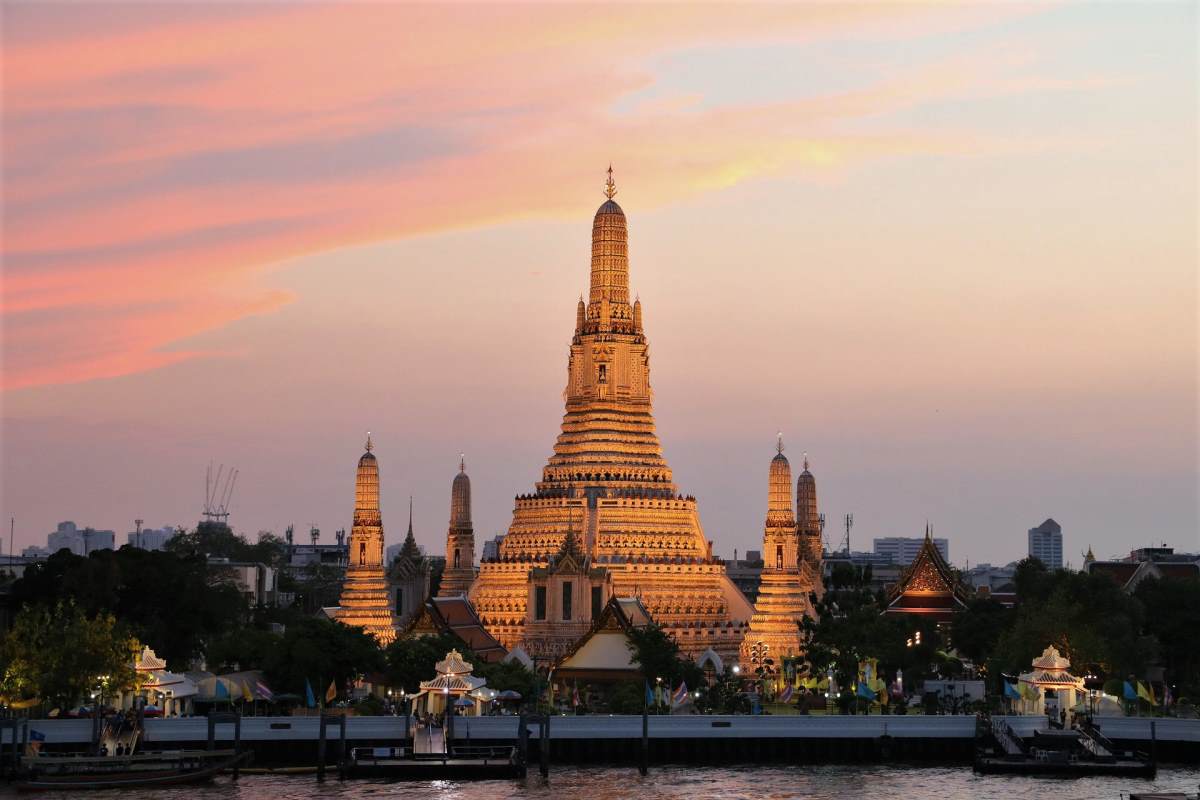 Oplevelser og Seværdigheder i Bangkok - Wat Arun - Rejs Dig Lykkelig