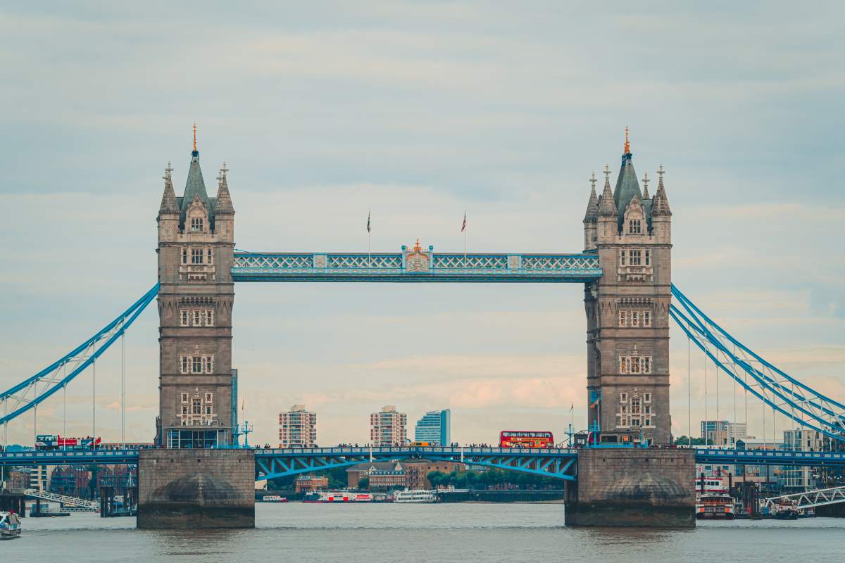 18 Must See Seværdigheder og Oplevelser i London - Tower Bridge - Rejs Dig Lykkelig