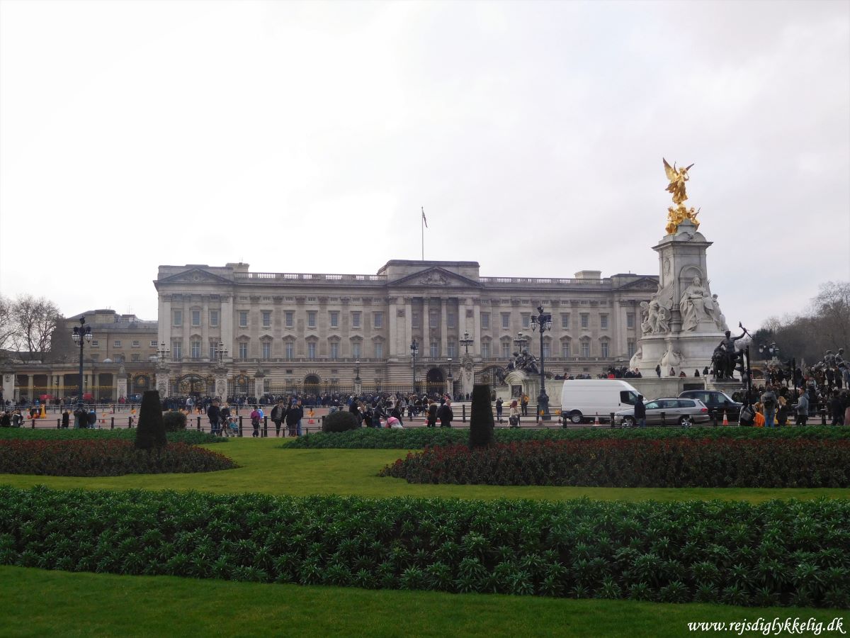 Must see seværdigheder og oplevelser i London - Buckingham Palace - Rejs Dig Lykkelig