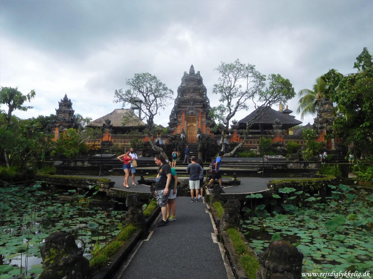 Tilbageblik på 2019 - Tempel i Ubud på Bali - Rejsdiglykkelig.dk