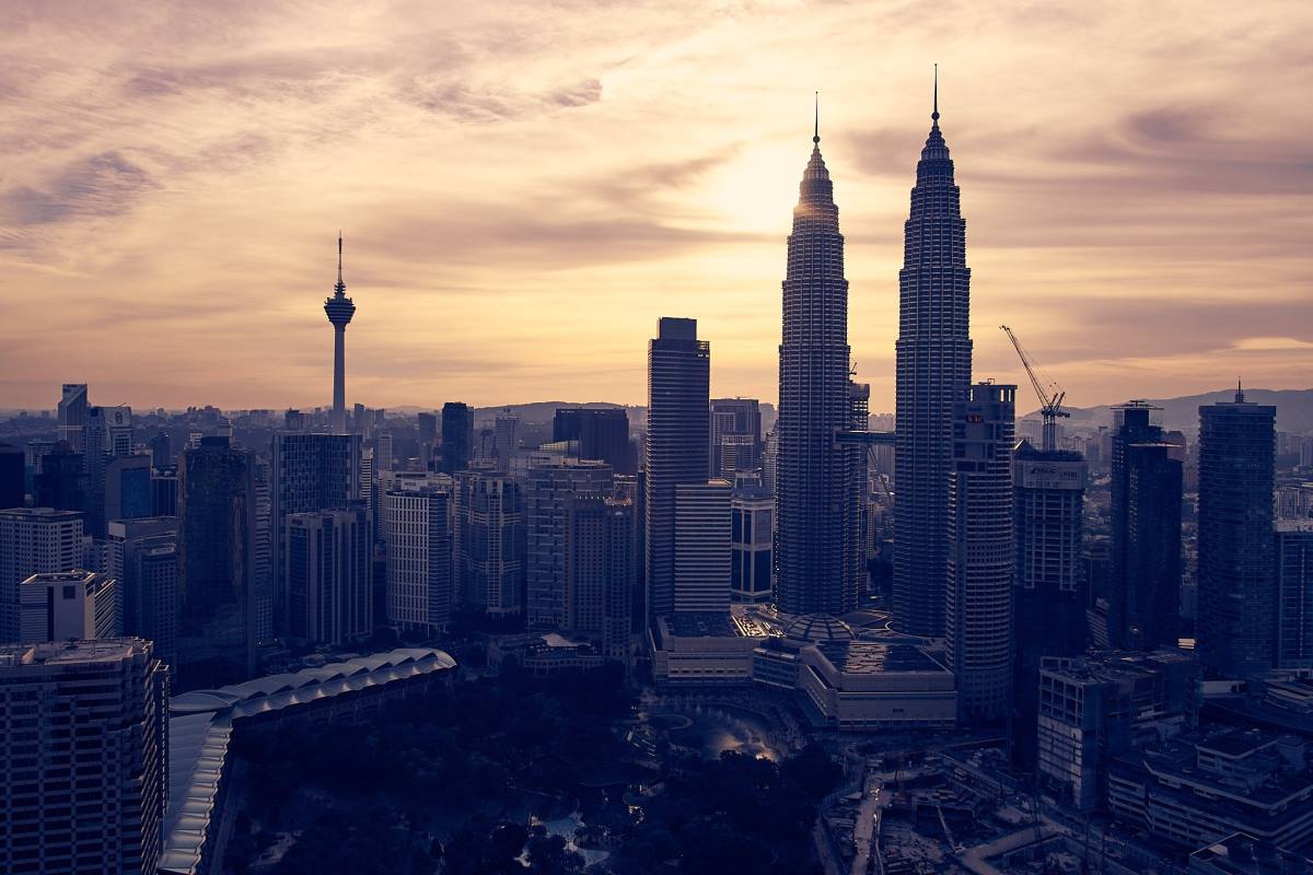 Must see seværdigheder og oplevelser i Kuala Lumpur - Drink på en skybar - Rejs Dig Lykkelig