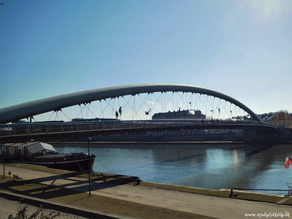 Seværdigheder og oplevelser i Krakow - Father Bernatek Footbridge - Rejs Dig Lykkelig