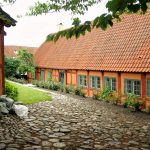 Seværdigheder og Oplevelser i Ebeltoft - Farvegården - Rejs Dig Lykkelig