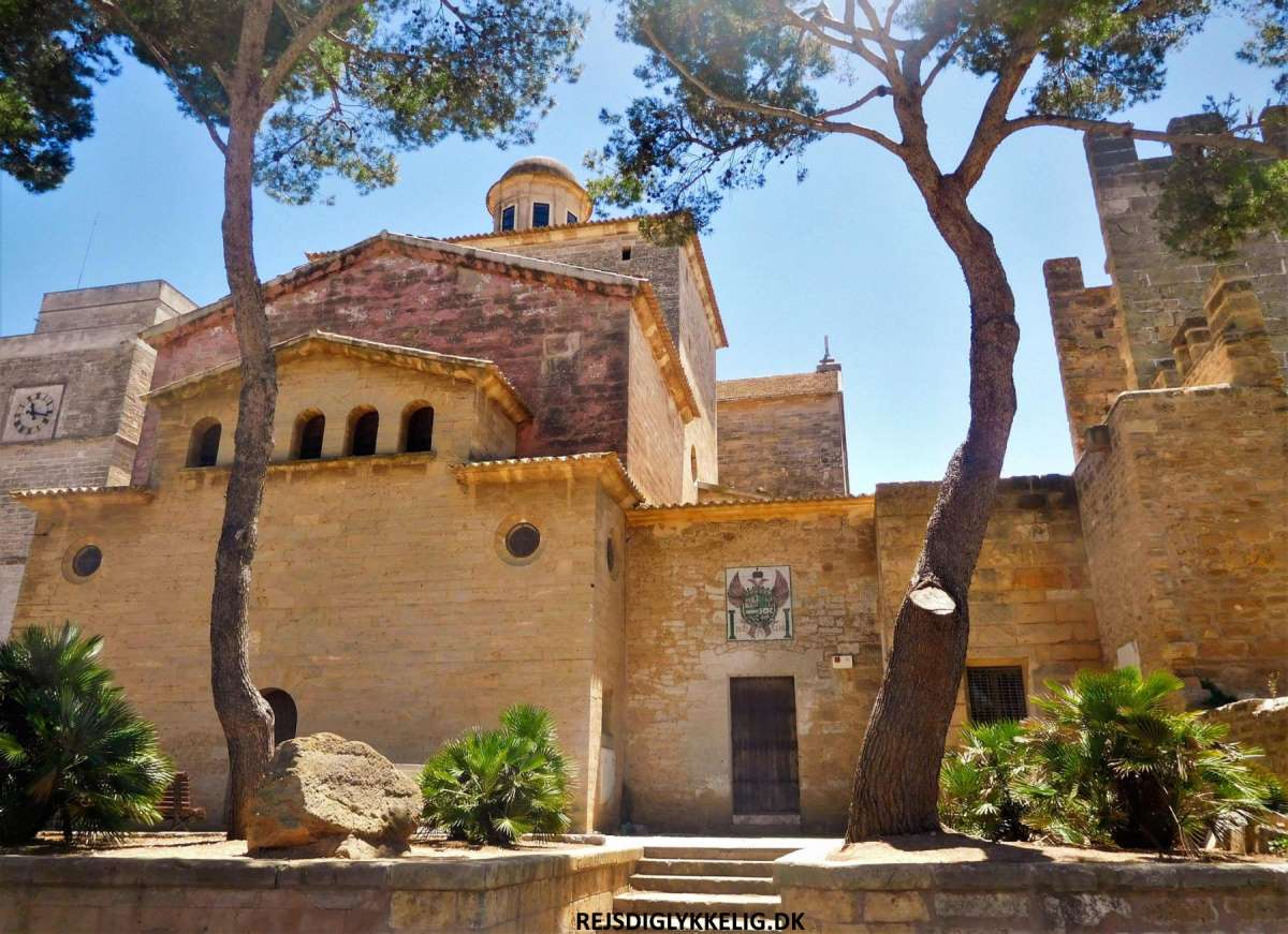Saint Jaume Kirken - Rejs Dig Lykkelig