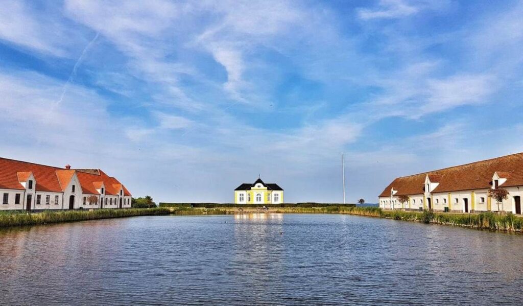 16 Must-See Seværdigheder og Oplevelser på Fyn - Valdemars Slot - Rejs Dig Lykkelig Valdemars Slot - Rejs Dig Lykkelig