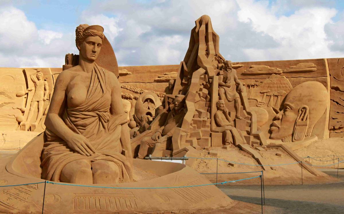 Sandskulpturparken Blokhus - Rejs Dig Lykkelig