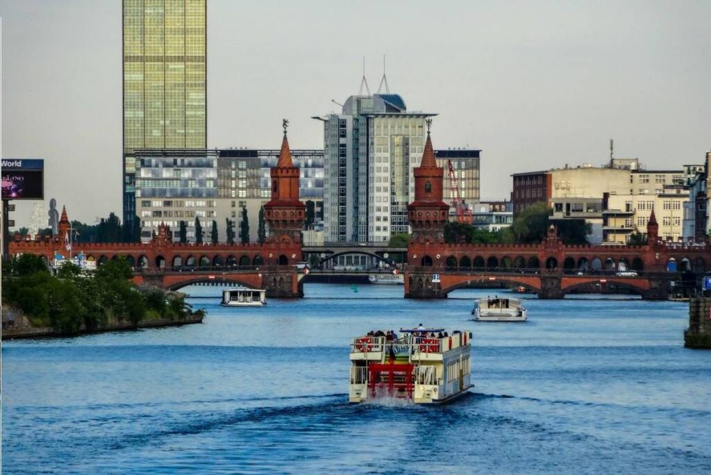 Bådtur på Spree - Rejs Dig Lykkelig