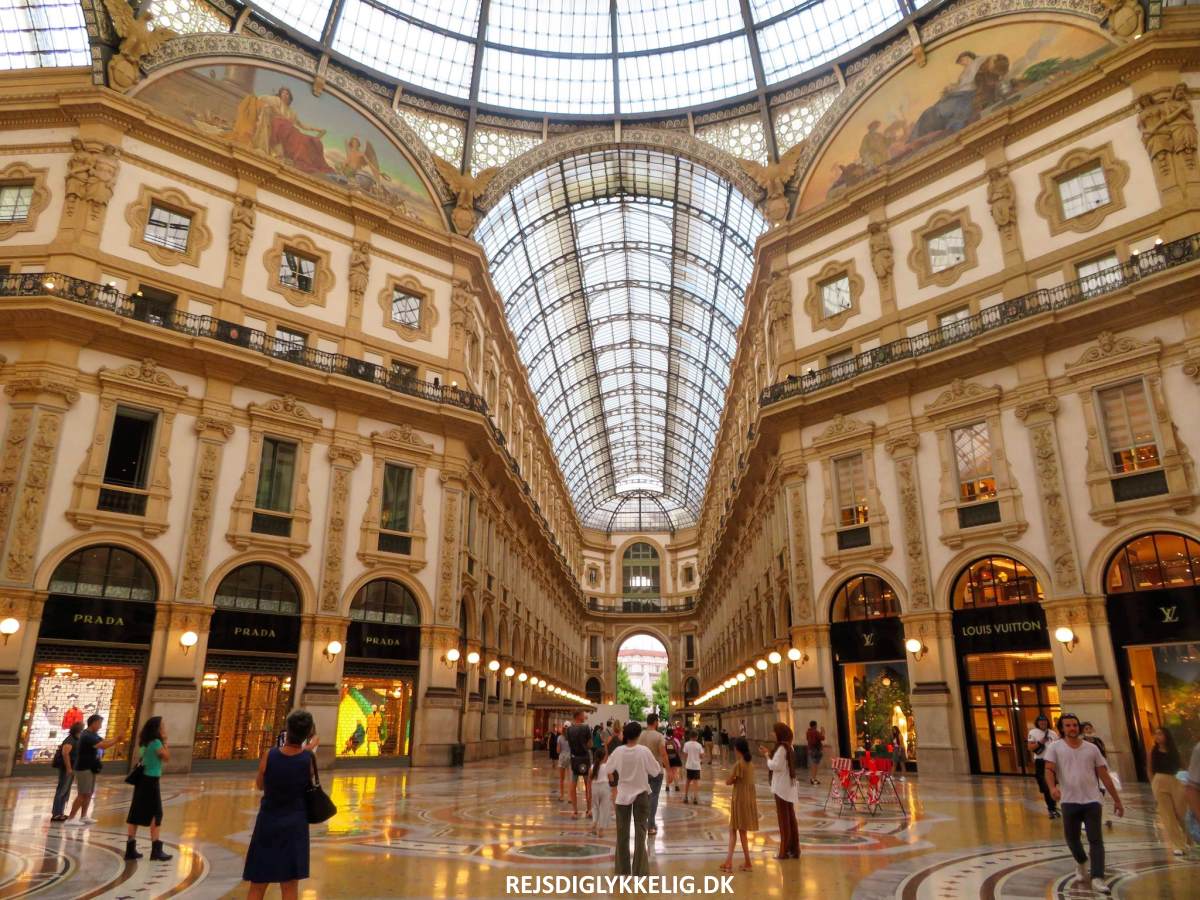 12 Seværdigheder og Oplevelser i Milano - Galleria Vittorio Emanuele II - Rejs Dig Lykkelig