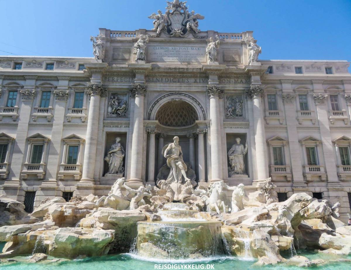 14 Must-See Seværdigheder og Oplevelser i Rom - Trevi Fontænen - Rejs Dig Lykkelig