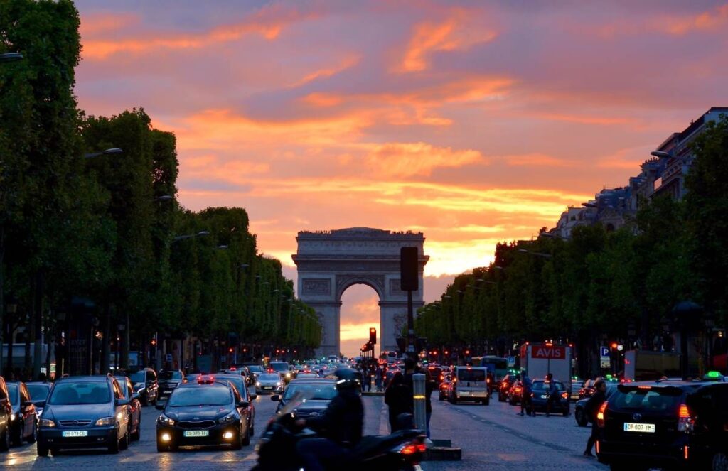Champs-Elysees - Rejs Dig Lykkelig