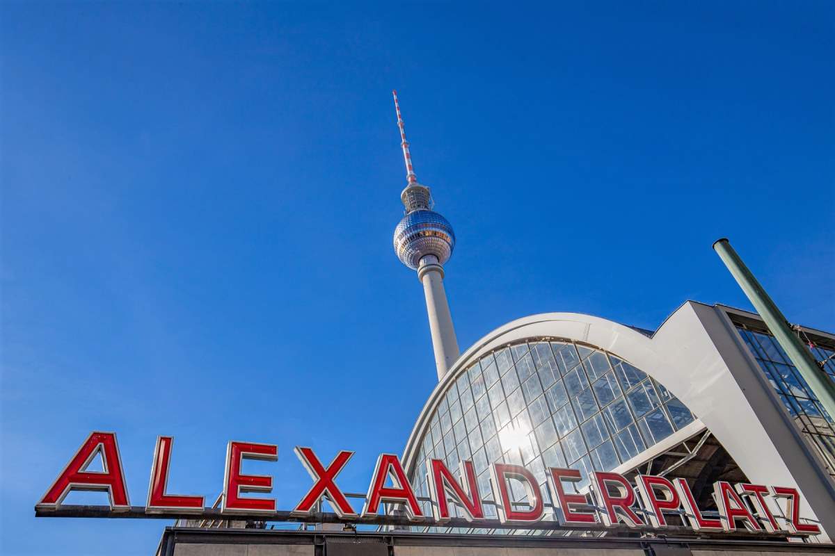 De Bedste Steder til Shopping i Berlin - Alexanderplatz - Rejs Dig Lykkelig