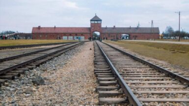 Guide til Auschwitz - Rejs Dig Lykkelig