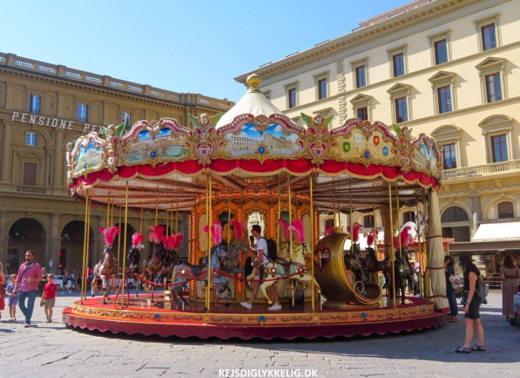 Seværdigheder og Oplevelser i Firenze - Piazza della Repubblica - Rejs Dig Lykkelig Piazza della Repubblica - Rejs Dig Lykkelig