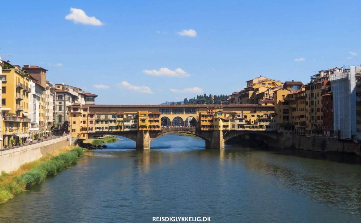 Seværdigheder og Oplevelser i Firenze - Ponte Vecchio - Rejs Dig Lykkelig