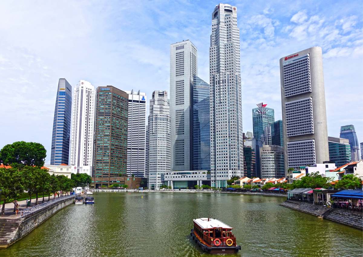18 Seværdigheder og Oplevelser i Singapore - Singapore River Cruise - Rejs Dig Lykkelig