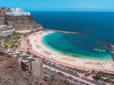Fantastiske Strande på Gran Canaria - Playa de Amadores - Rejs Dig Lykkelig