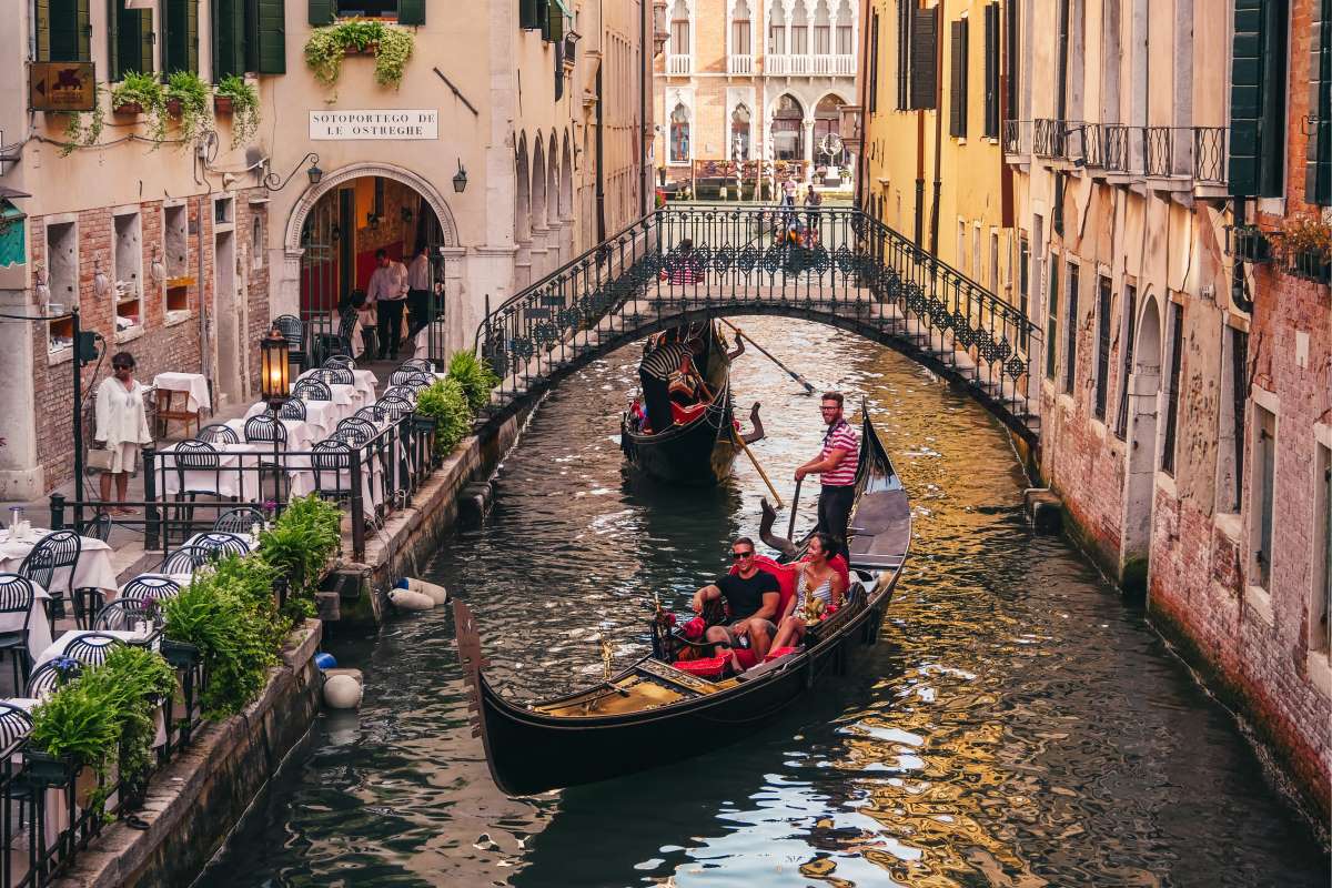 Smukke Udsigtspunkter i Venedig - Gondoltur - Rejs Dig Lykkelig