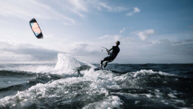 Vilde Action Oplevelser i Jylland - Surfing - Rejs Dig Lykkelig