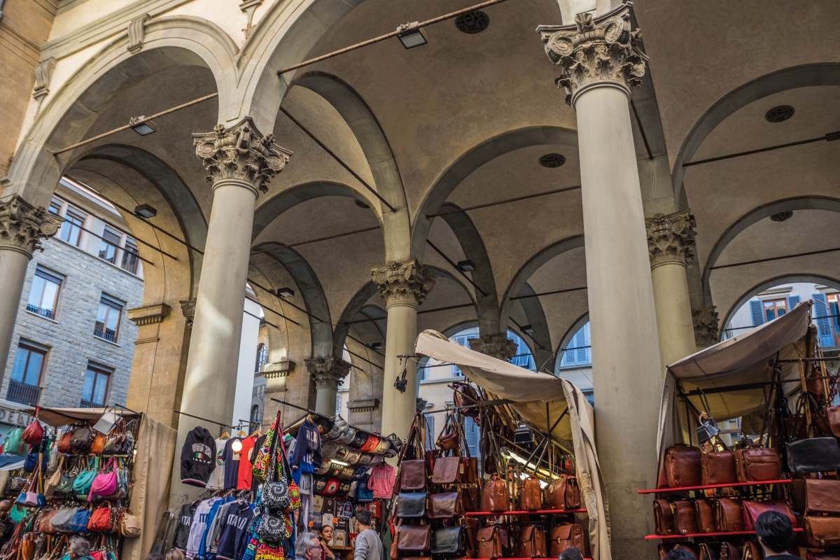 De Bedste Steder til Shopping i Firenze - Mercato Nuovo - Rejs Dig Lykkelig
