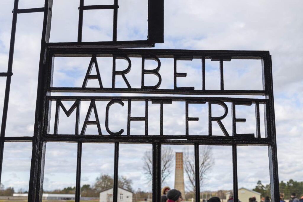 Sachsenhausen Koncentrationslejr nær Berlin - Arbeit Macht Frei - Rejs Dig Lykkelig Arbeit Macht Frei - Rejs Dig Lykkelig