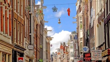 De Bedste Steder til Shopping i Amsterdam - Nieuwendijk - Rejs Dig Lykkelig
