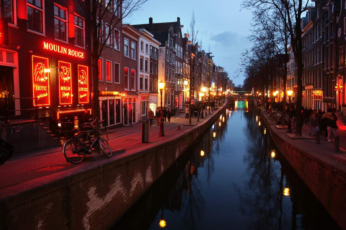 Oplevelser i Amsterdam for Teenagere og Unge - Red Light District - Rejs Dig Lykkelig
