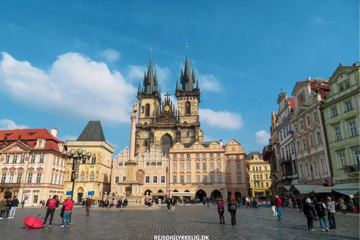 Seværdigheder og Oplevelser i Prag - Den Gamle Rådhusplads - Rejs Dig Lykkelig