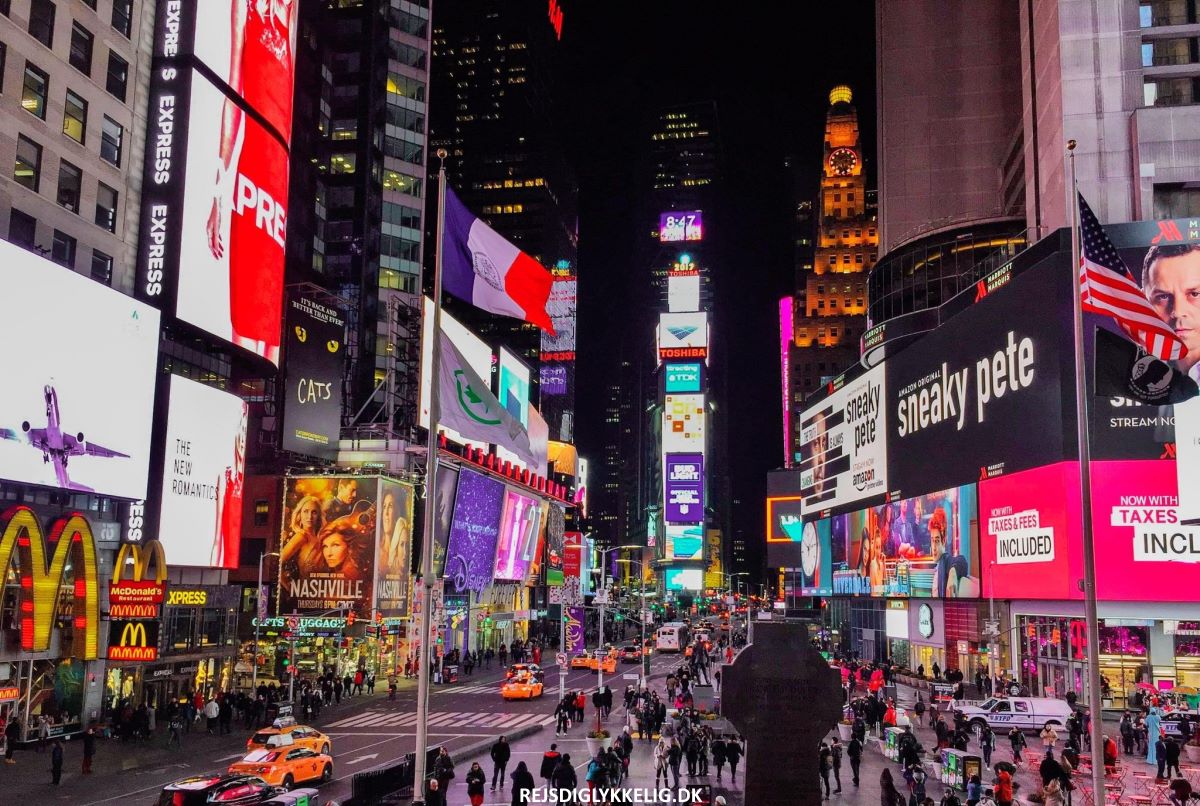 Gratis Seværdigheder og Oplevelser i New York - Times Square - Rejs Dig Lykkelig