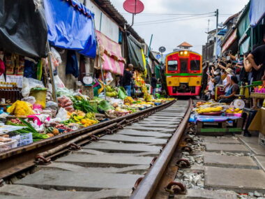 Shopping i Bangkok - Jernbanemarked - Rejs Dig Lykkelig