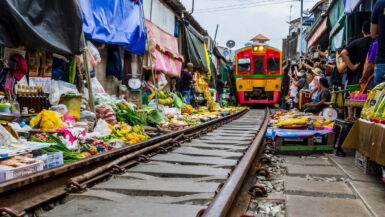 Shopping i Bangkok - Jernbanemarked - Rejs Dig Lykkelig