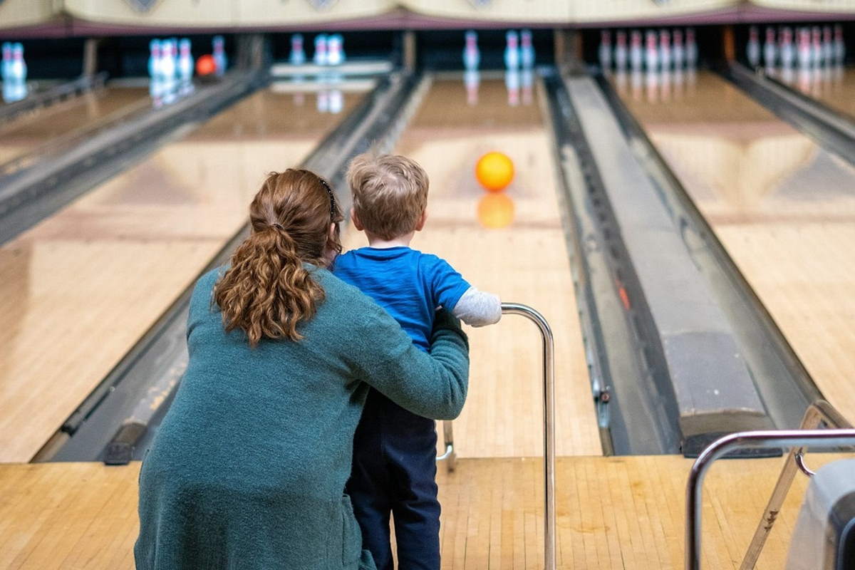Oplevelser på Bornholm for Børn - Bowlingcenter Rønne - Rejs Dig Lykkelig