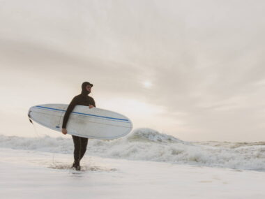 Seværdigheder og Oplevelser i Hvide Sande - Surfing - Rejs Dig Lykkelig