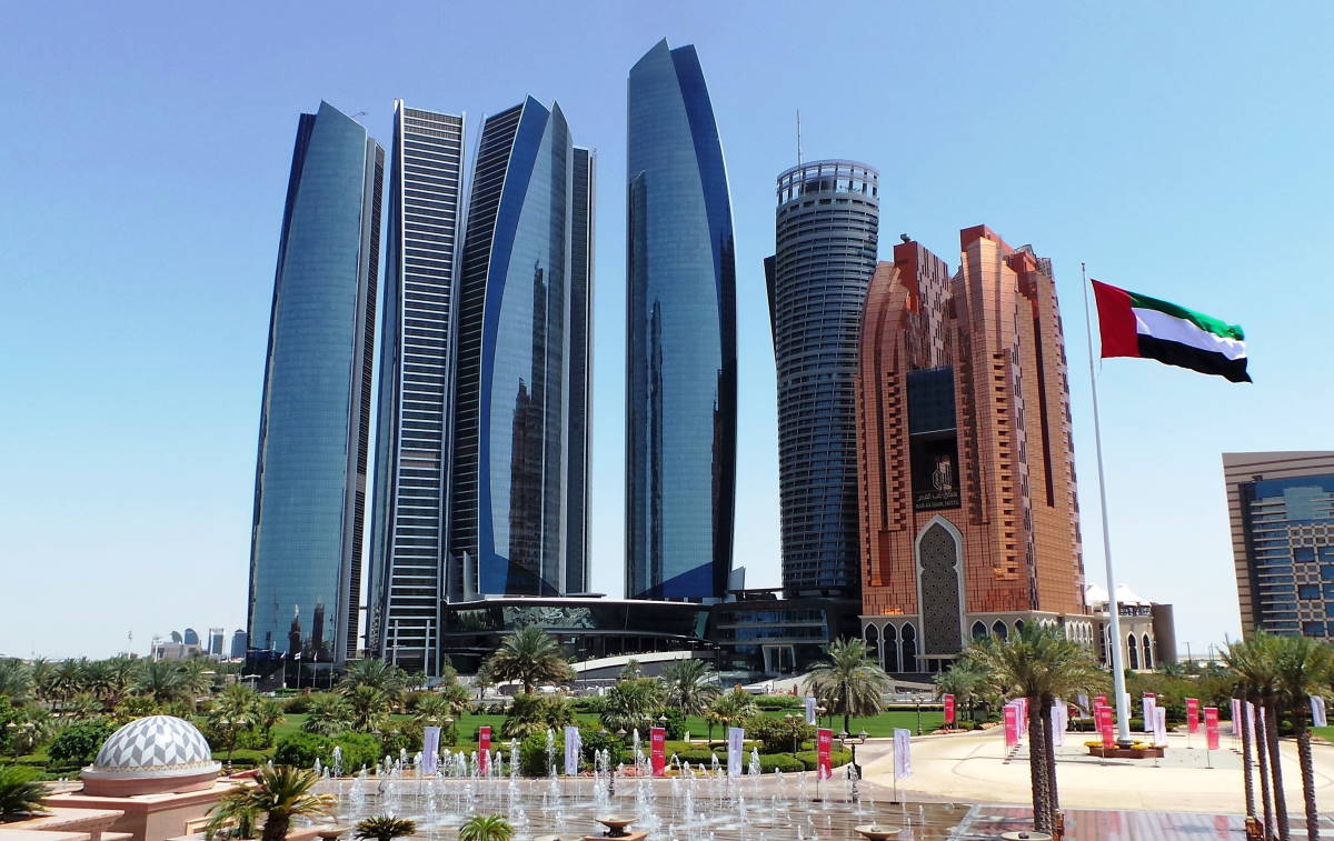 Seværdigheder og Oplevelser i Abu Dhabi - Etihad Towers - Rejs Dig Lykkelig