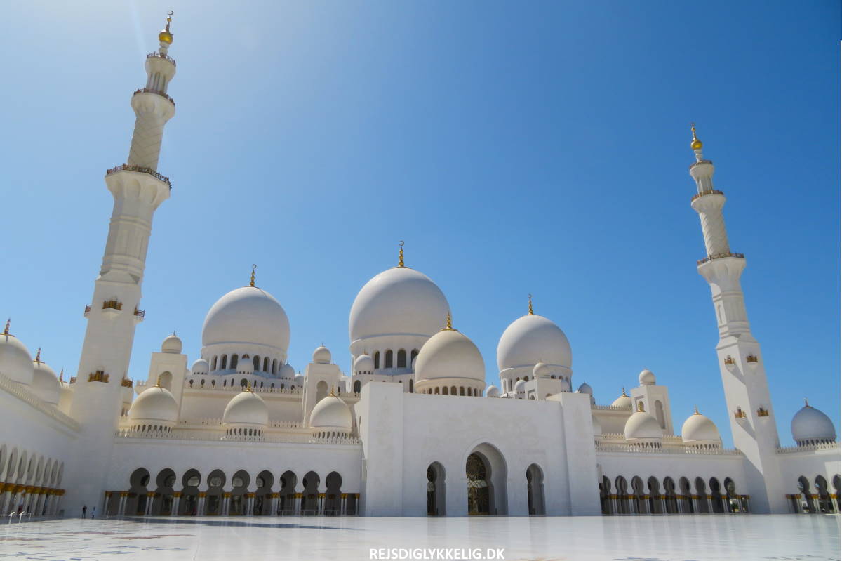 Seværdigheder og Oplevelser i Abu Dhabi - Sheikh Zayed Grand Mosque - Rejs Dig Lykkelig