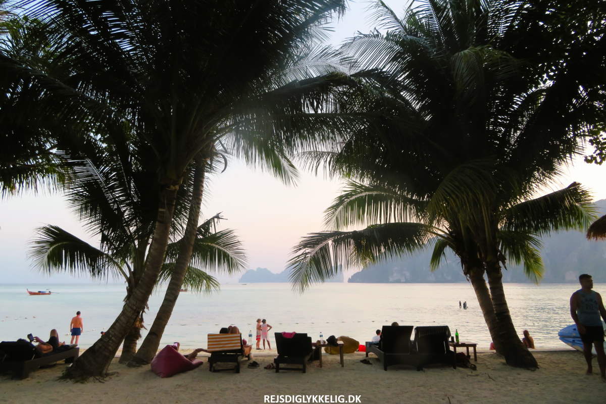 Seværdigheder og Oplevelser på Phi Phi-øerne - Strandene - Rejs Dig Lykkelig