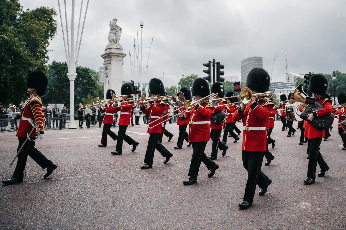 Vagtskiftet ved Buckingham Palace - Rejs Dig Lykkelig