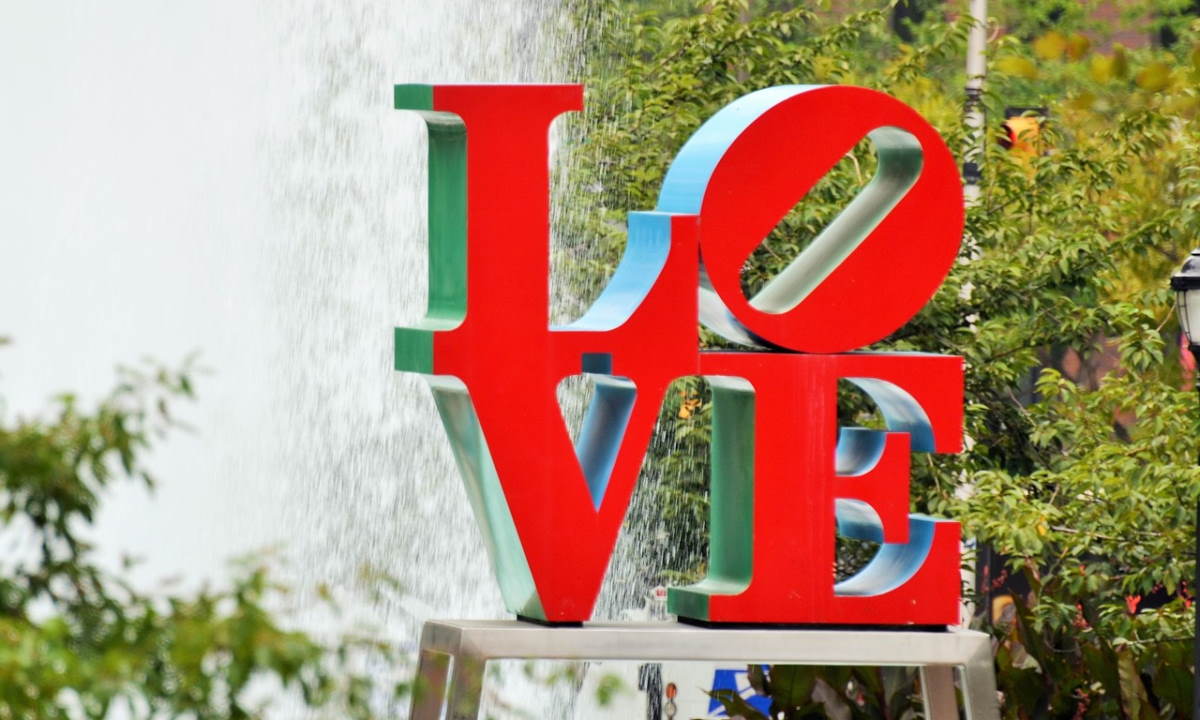 Seværdigheder og Oplevelser i Philadelphia - Love Park - Rejs Dig Lykkelig