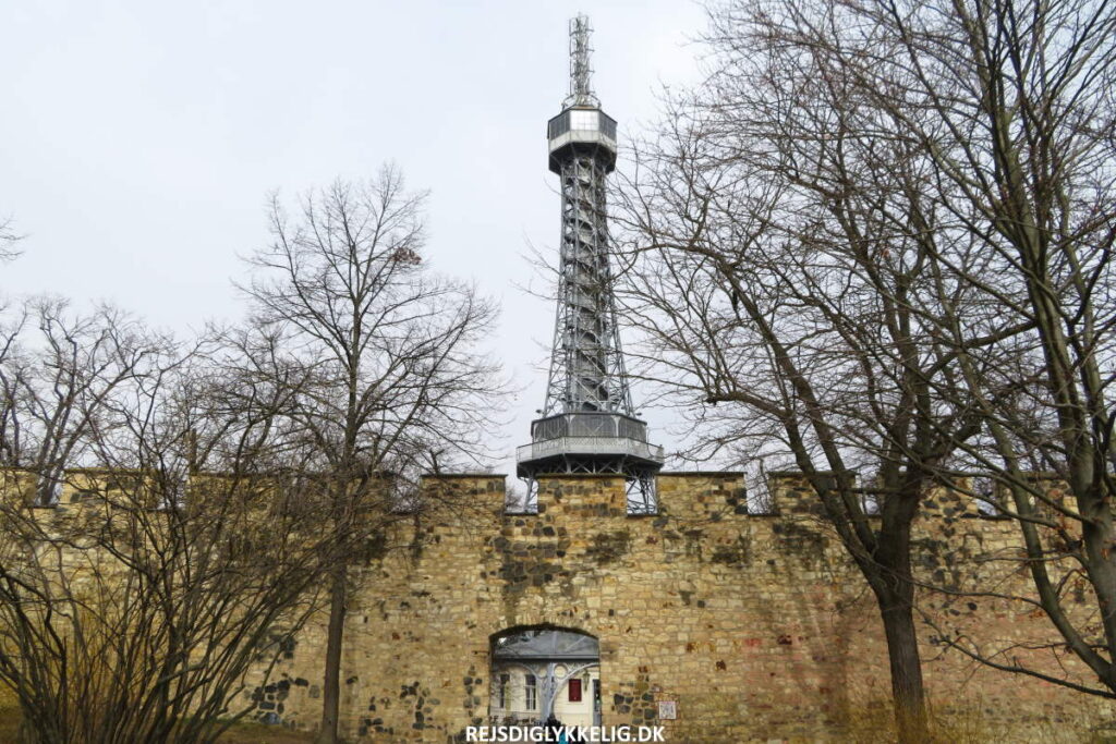 Udsigtspunkter i Prag - Petrin-tårnet - Rejs Dig Lykkelig