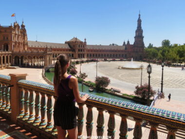Seværdigheder og Oplevelser i Sevilla - Plaza de España - Rejs Dig Lykkelig