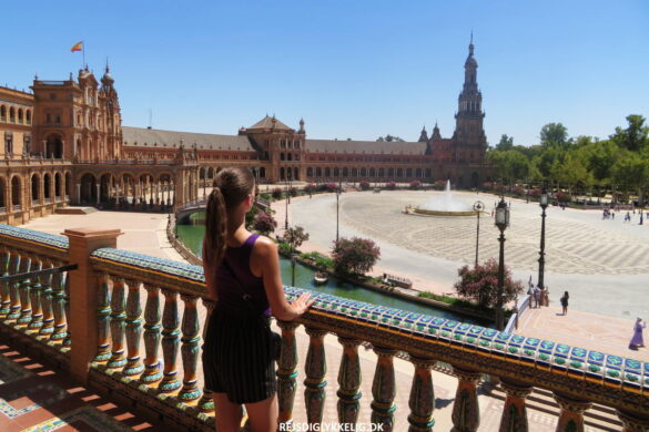 Seværdigheder og Oplevelser i Sevilla - Plaza de España - Rejs Dig Lykkelig