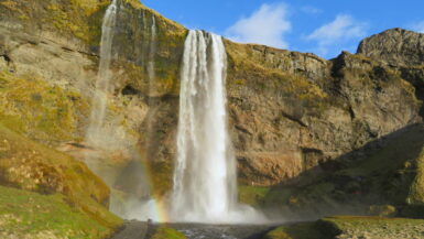 Flotte Vandfald i Island - Seljalandsfoss - Rejs Dig Lykkelig