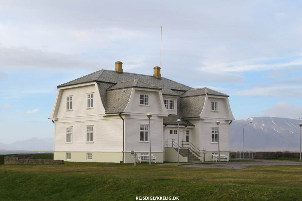 Seværdigheder og Oplevelser i Reykjavik - Hofdi-huset - Rejs Dig Lykkelig