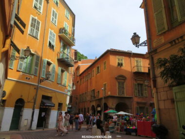 Udforsk Den Gamle Bydel i Nice - Tag på shopping - Rejs Dig Lykkelig