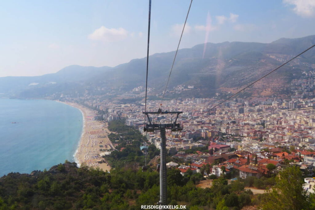Gode Oplevelser i Alanya med Børn - Svævebanen op til Borgen - Rejs Dig Lykkelig