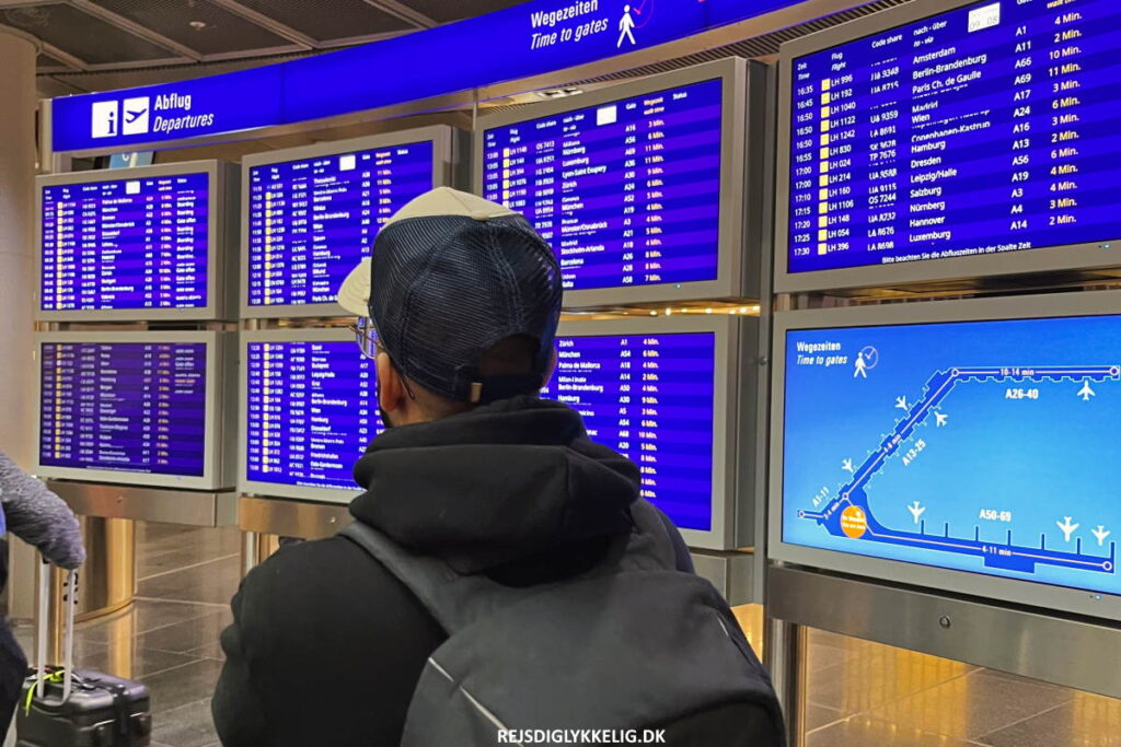 Tjekliste fra vores første jordomrejse - Bestille flybilletter - Rejs Dig Lykkelig