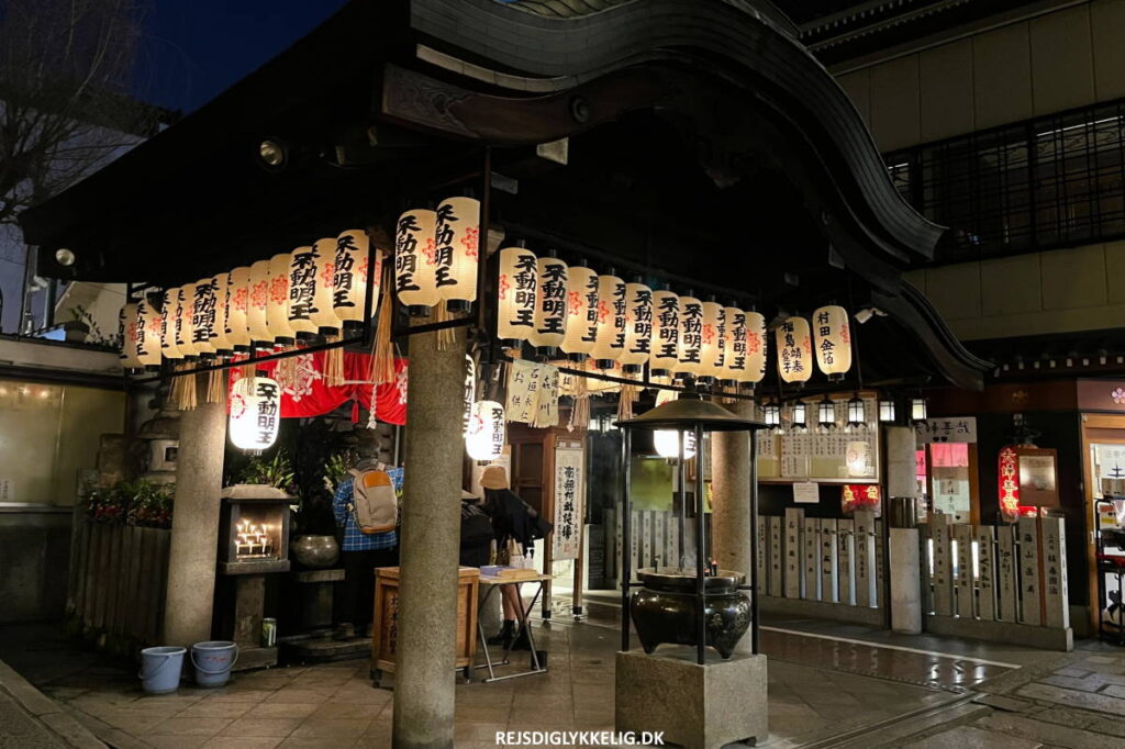 Besøg templer og helligdome - Rejs Dig Lykkelig