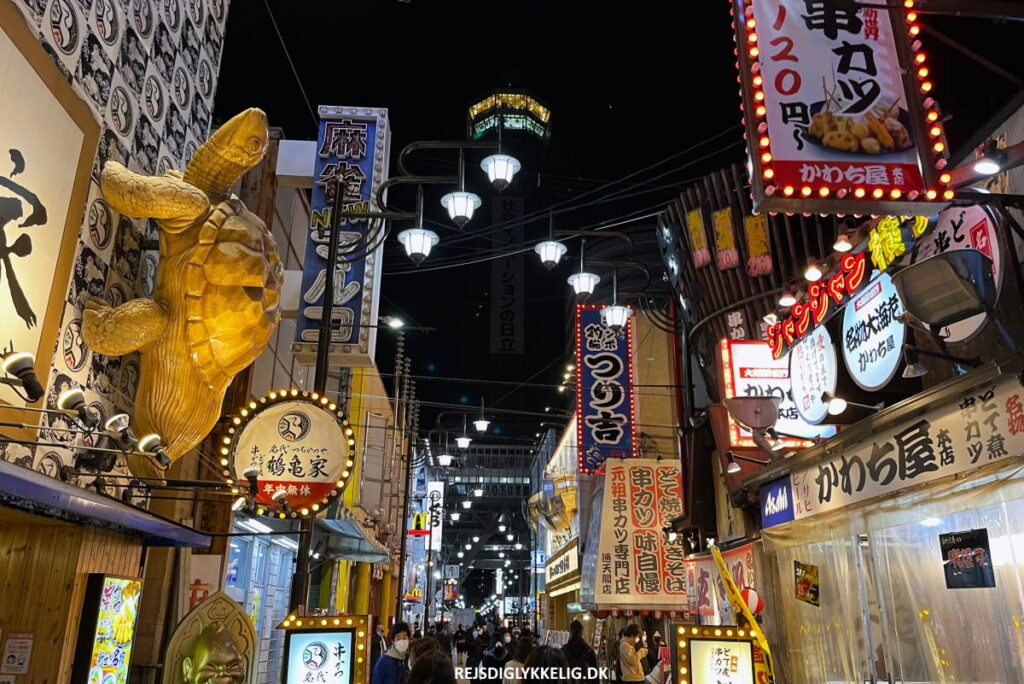Seværdigheder og oplevelser i Osaka - Shinsekai - Rejs Dig Lykkelig