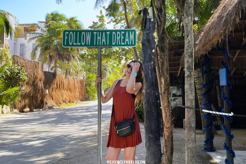Oplevelser i Tulum - Follow That Dream-skiltet - Rejs Dig Lykkelig